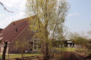 Exterior - Bungalow in Breskens near Beach and Lighthouse (Breskens)