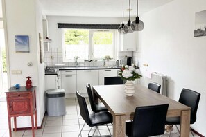 Dining - Bungalow in Breskens near Beach & Pool (Breskens)
