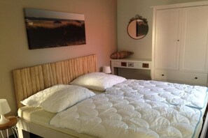 3 bedrooms, travel cot, free WiFi - Bungalow in Breskens with Private Jetty (Breskens)