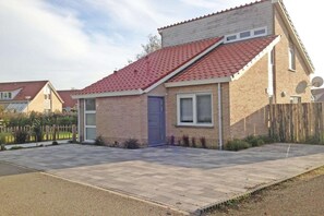 Exterior - Bungalow in Breskens with Private Jetty (Breskens)