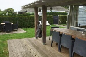Outdoor dining - Duinroos Home with Terrace (Breskens)