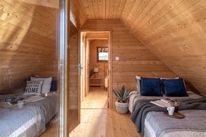 House | 3 bedrooms, individually furnished, iron/ironing board, bed sheets