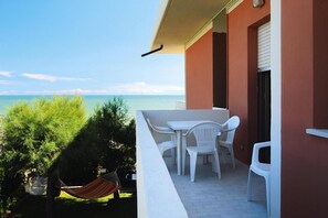 Outdoor dining - Apartment Near Majella Park & Beach (Silvi)