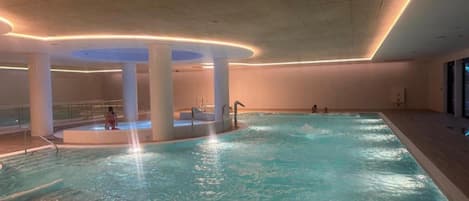 Appartement | Piscine | Piscine intérieure, piscine extérieure