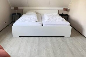 3 bedrooms, free WiFi - Spacious Stay Near the Sea (Breskens)