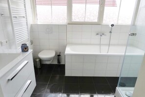 Shower - Holiday Home in Breskens near the Beach (Breskens)
