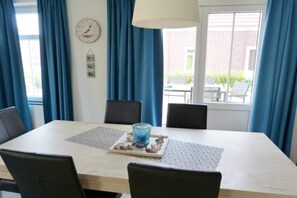 Dining - Holiday Home in Breskens near the Beach (Breskens)