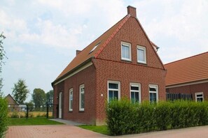 Exterior - Luxury Home in Zeeland with Infrared Sauna (Breskens)