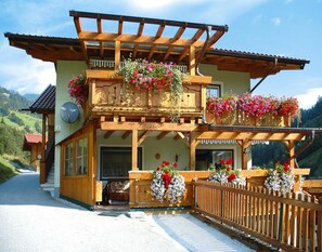 Apartment | Exterior - Chalet in Grossarltal With Panoramic Views (Grossarl)
