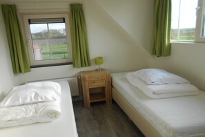4 bedrooms, travel crib, free WiFi