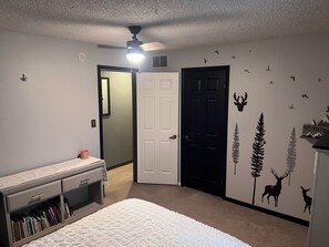 3 bedrooms, desk, travel cot, free WiFi