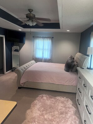 3 bedrooms, desk, travel cot, free WiFi - Charming 3-bedroom house in Newton -  Your Home Away From Home! (Newton)