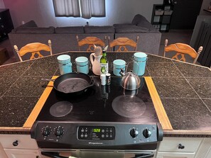 Interior - Charming 3-bedroom house in Newton -  Your Home Away From Home! (Newton)