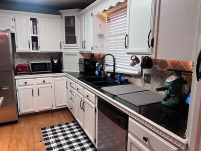 Charming 3-bedroom house in Newton -  Your Home Away From Home!