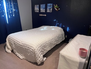 3 bedrooms, desk, free WiFi, bed sheets
