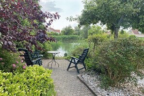 Outdoor dining - Pet-Friendly Coastal Getaway (Breskens)