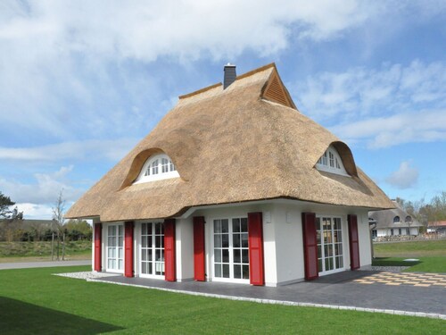 Reetdachhaus am Bodden mit Sauna