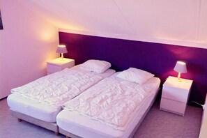 3 bedrooms, travel cot, free WiFi - Bungalow in Breskens with Waterfront Jetty (Breskens)