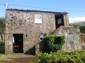 House | Exterior - Holiday Home in Prainha, Pico, Azores (Sao Roque do Pico)