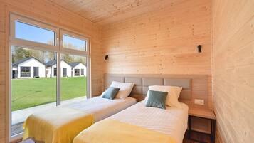 House | 1 bedroom, individually furnished, bed sheets