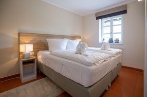 1 habitación, muebles diferentes y ropa de cama 