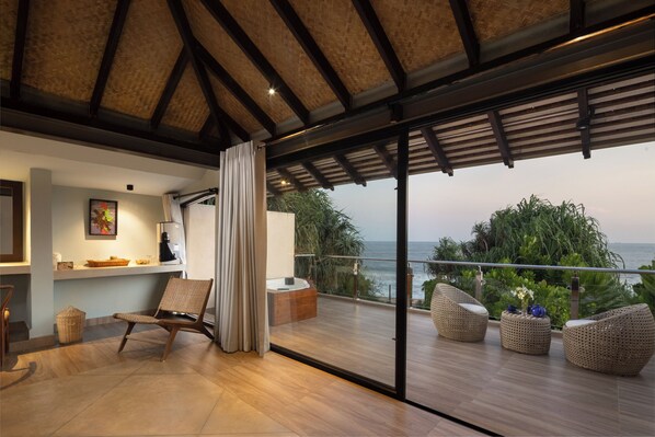 Junior suite with ocean view | In-room safe, desk, blackout curtains, soundproofing - Ravana Garden Sustainable Luxury Boutique Hotel (Ambalantota)