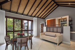 Honeymoon suite with plunge pool