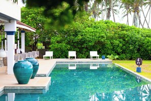 Kolam renang outdoor