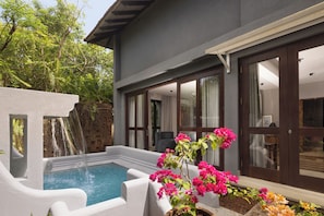 Honeymoon suite with plunge pool | Vue sur le jardin