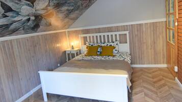 House | 4 bilik tidur, dilengkapkan perabot secara berasingan, cadar katil