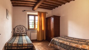 Appartement, balkon | Een strijkplank/strijkijzer