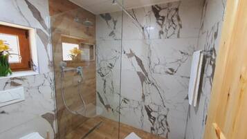 Appartamento | Bagno | Asciugamani, carta igienica