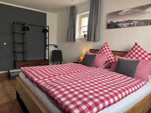 1 bedroom, bed sheets