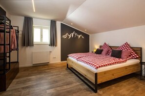 1 bedroom, bed sheets