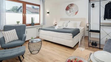 1 bedroom, bed sheets