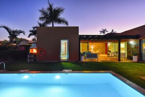Casa | Alberca | Alberca techada y alberca al aire libre