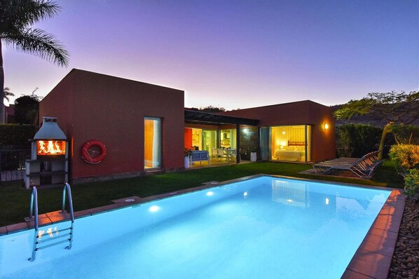 Casa | Alberca | Alberca techada y alberca al aire libre