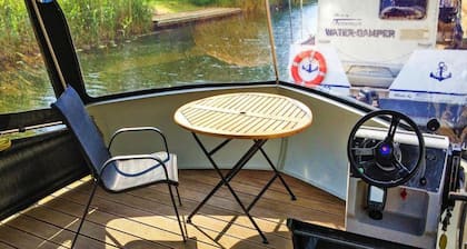 Hausboot auf der Peene, Demmin