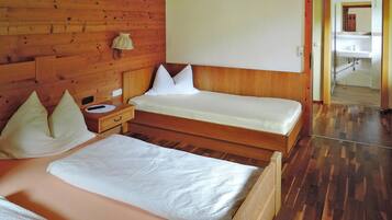 Apartment | 3 bedrooms, individually furnished, bed sheets