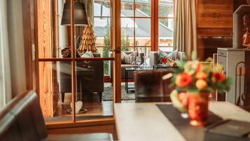 Chalet | Dining