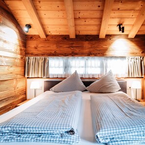 3 habitaciones y ropa de cama