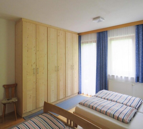 บ้านพัก | 4 ห้องนอน, ตกแต่งพิเศษโดยเฉพาะ, ผ้าปูที่นอน