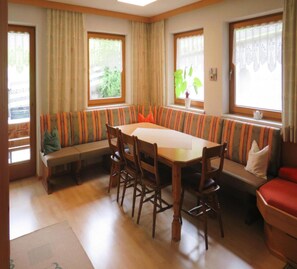 House | Dining