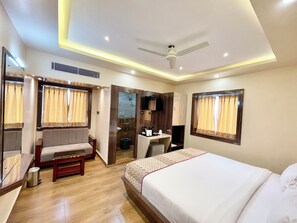 Bureau, espace de travail pour ordinateur portable