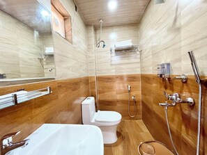 Shower, rainfall showerhead, free toiletries, bathrobes - A One Pride - Puri near Sea Beach (Puri)