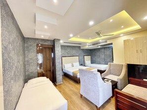 Desk, laptop workspace, soundproofing, free WiFi - A One Pride - Puri near Sea Beach (Puri)