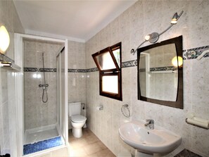 Bathroom - Apartments La Pineda, Playa de Pals (Pals)