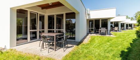 Bungalow | Outdoor dining