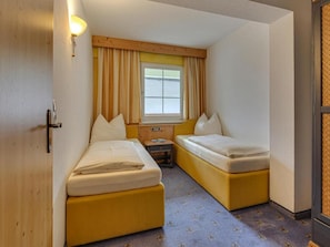 Apartment | 2 bedrooms, individually furnished, bed sheets