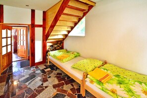 House | 2 bedrooms, individually furnished - Comfortable Holiday Home With a Garden, Noskowo (Slawno)